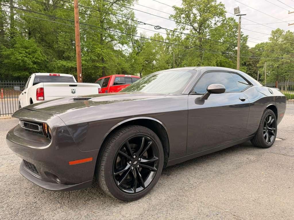 2017 Dodge Challenger SXT Plus's photo
